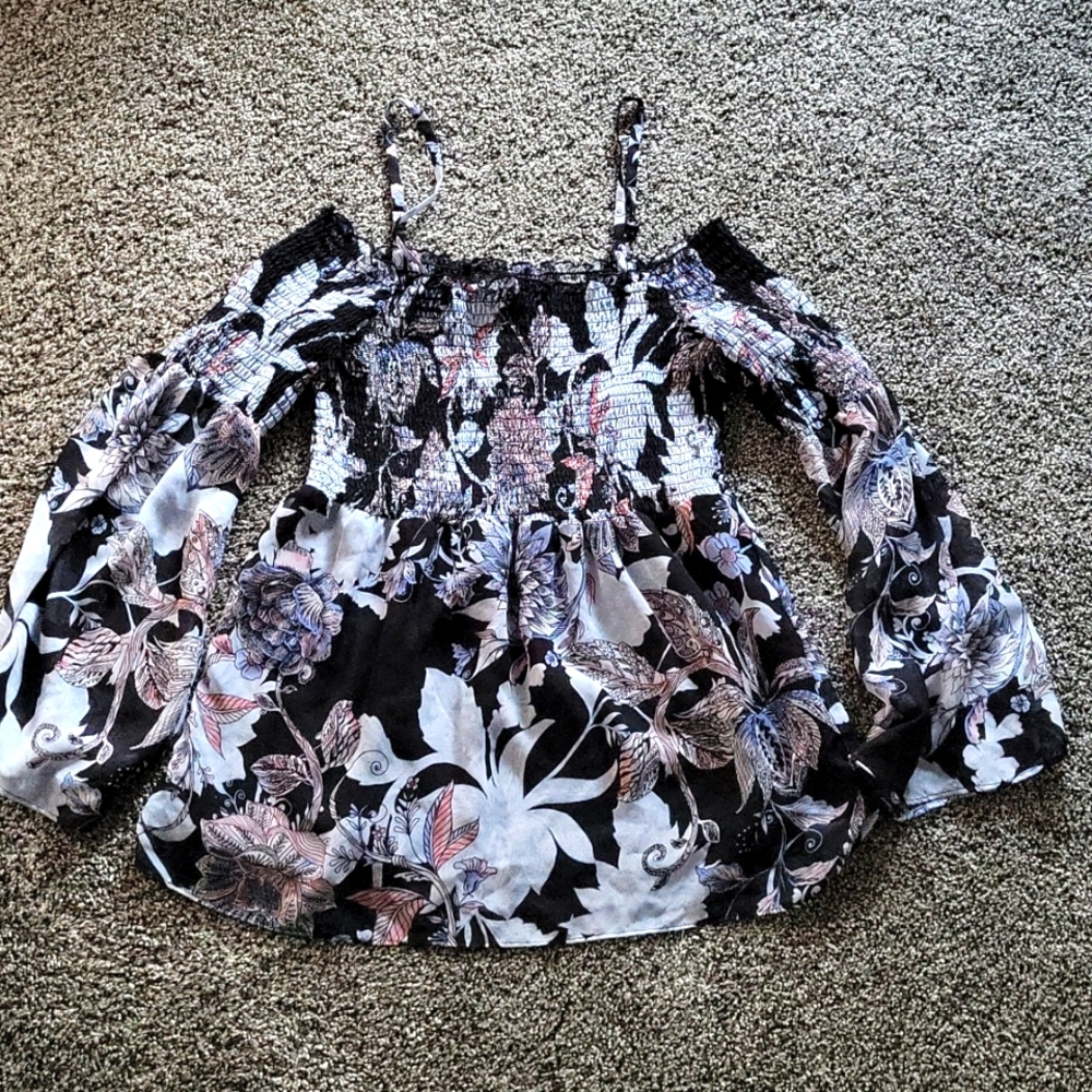 Cold shoulder blouse - Picture 1 of 3